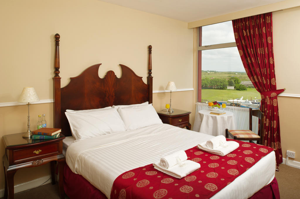 Logues Liscannor Hotel ภายนอก รูปภาพ